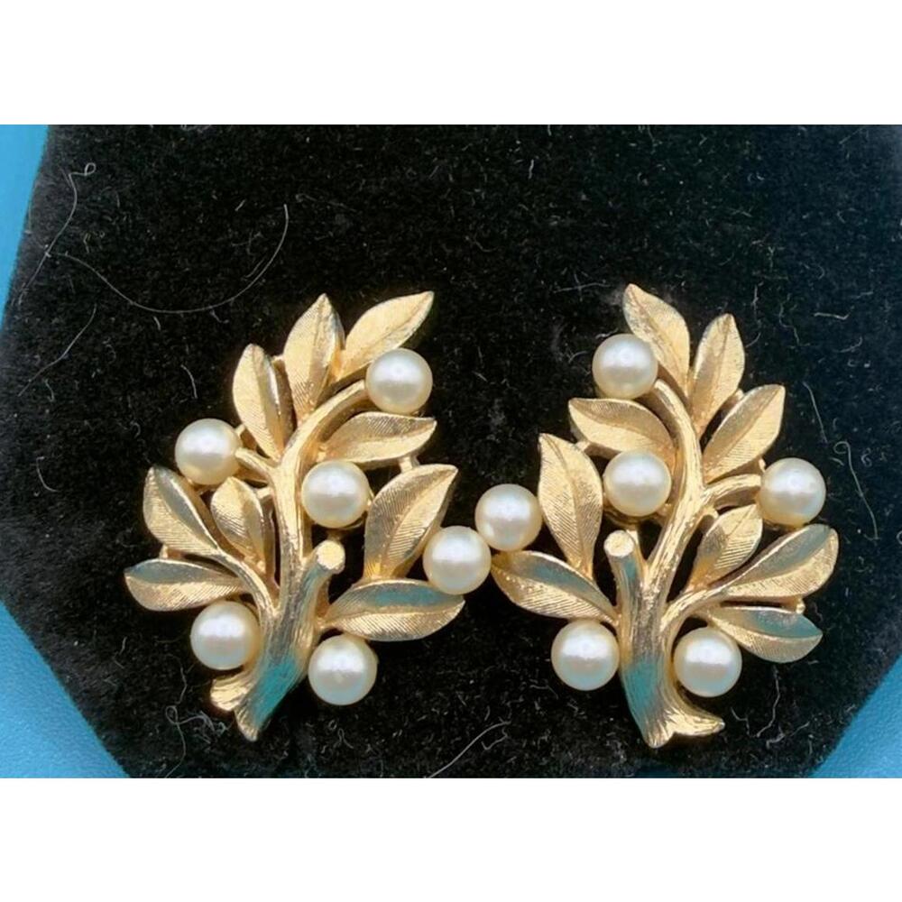 Vintage Trifari Gold Leaf Faux Pearl Clip On Earrings Mid Century
